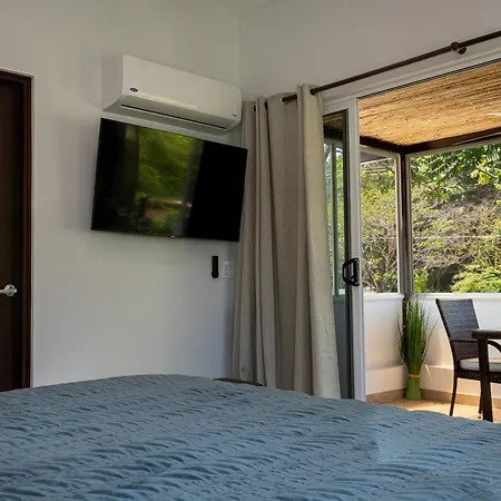 Beach Getaway Luxurious Studio 2Nd Floor